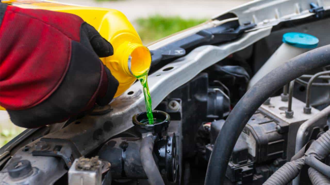 Car Coolant: ಕಾರಿನಲ್ಲಿ ಕೂಲಂಟ್ ಖಾಲಿಯಾದರೆ ಏನಾಗುತ್ತದೆ?: ತಪ್ಪಿಯೂ ನಿರ್ಲಕ್ಷಿಸದಿರಿ Car Coolant: ಕಾರಿನಲ್ಲಿ ಕೂಲಂಟ್ ಖಾಲಿಯಾದರೆ ಏನಾಗುತ್ತದೆ?: ತಪ್ಪಿಯೂ ನಿರ್ಲಕ್ಷಿಸದಿರಿ