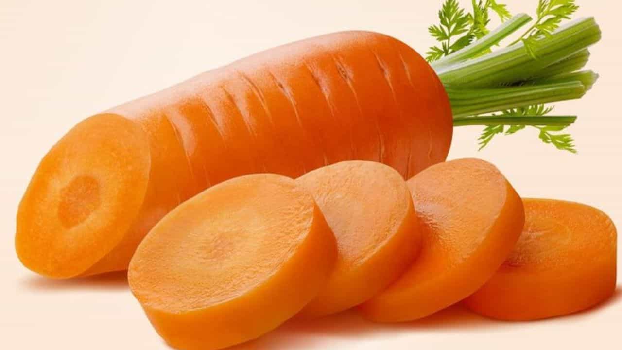 International Carrot Day 2025: ಕ್ಯಾರೆಟ್ ತಿನ್ನುವುದರಿಂದ ನಿಜಕ್ಕೂ ಕಣ್ಣಿನ ದೃಷ್ಟಿ ಸುಧಾರಿಸುತ್ತದೆಯೇ? ಸತ್ಯಾಂಶ ತಿಳಿಯಿರಿ International Carrot Day 2025: ಕ್ಯಾರೆಟ್ ತಿನ್ನುವುದರಿಂದ ನಿಜಕ್ಕೂ ಕಣ್ಣಿನ ದೃಷ್ಟಿ ಸುಧಾರಿಸುತ್ತದೆಯೇ? ಸತ್ಯಾಂಶ ತಿಳಿಯಿರಿ
