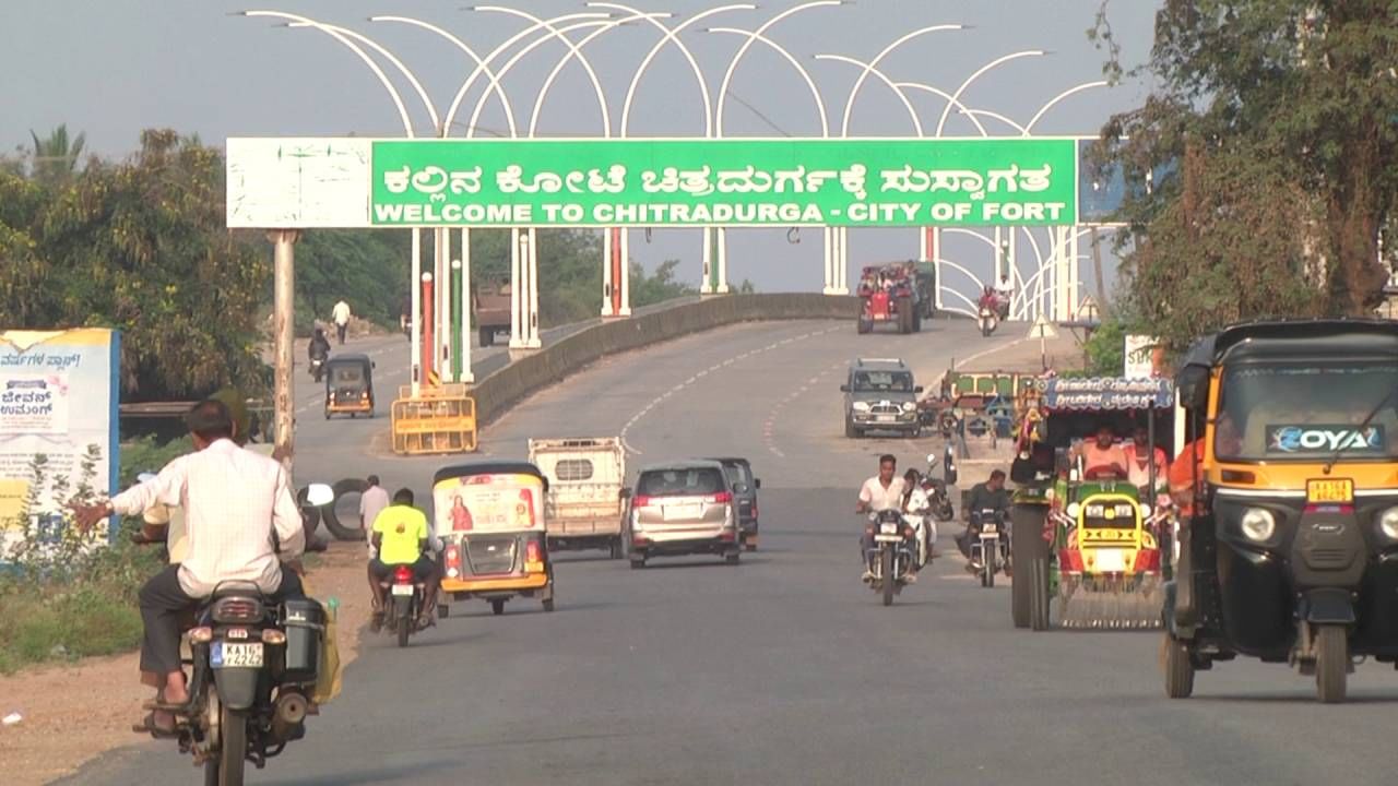 ಆರಂಭದಲ್ಲೇ 40 ಡಿಗ್ರಿ ಸೆಲ್ಸಿಯಸ್ಗೆ ಉಷ್ಣಾಂತ ತಲುಪಿದೆ. ಪರಿಣಾಮ ಅಡಿಕೆ ಬೆಳೆಗೂ ಉಷ್ಣಾಂಶದ ತಾಪಮಾನದ
ದುಷ್ಪರಿಣಾಮ ಬೀರುತ್ತಿದ್ದು, ಬೆಳೆ ರಕ್ಷಣೆಗೆ ರೈತರು ಹೊಸ ದಾರಿ ಕಂಡುಕೊಂಡಿದ್ದಾರೆ.