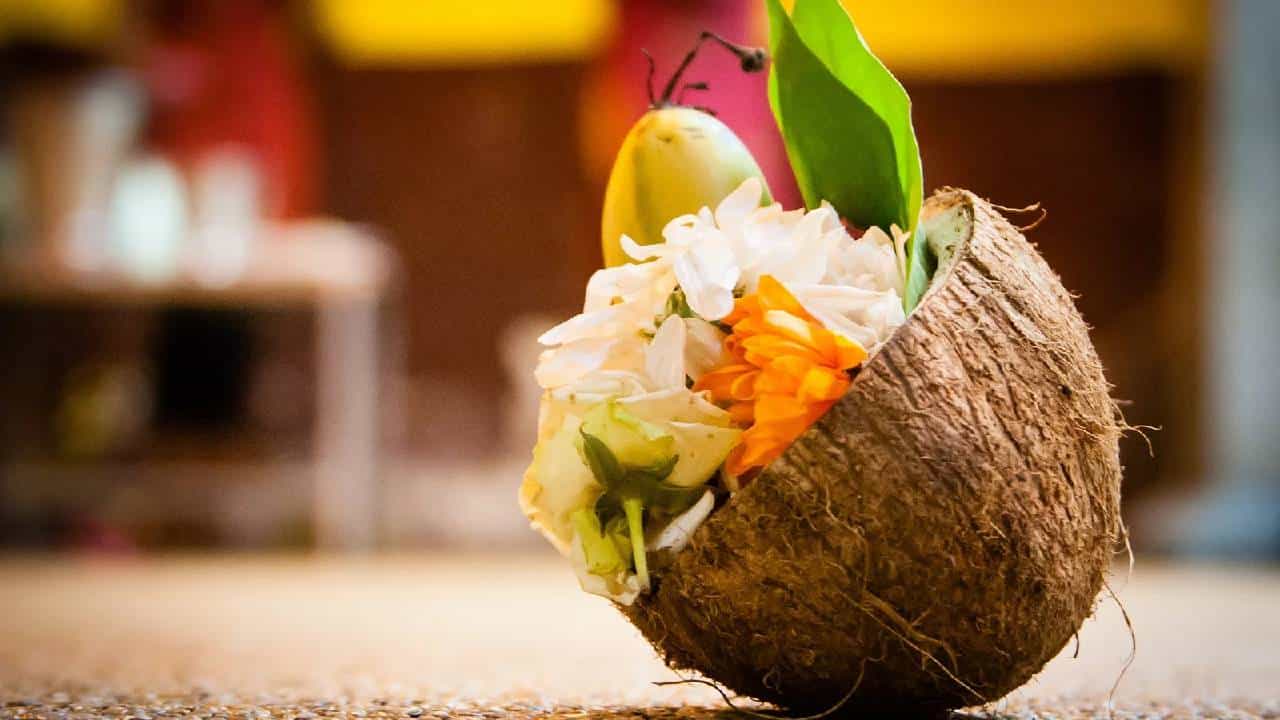 Hindu Culture: ದೇವಸ್ಥಾನಕ್ಕೆ ಹೋಗಿ ತೆಂಗಿನಕಾಯಿ ಒಡೆಯದಿದ್ದರೆ ಏನಾಗುತ್ತದೆ? Hindu Culture: ದೇವಸ್ಥಾನಕ್ಕೆ ಹೋಗಿ ತೆಂಗಿನಕಾಯಿ ಒಡೆಯದಿದ್ದರೆ ಏನಾಗುತ್ತದೆ?