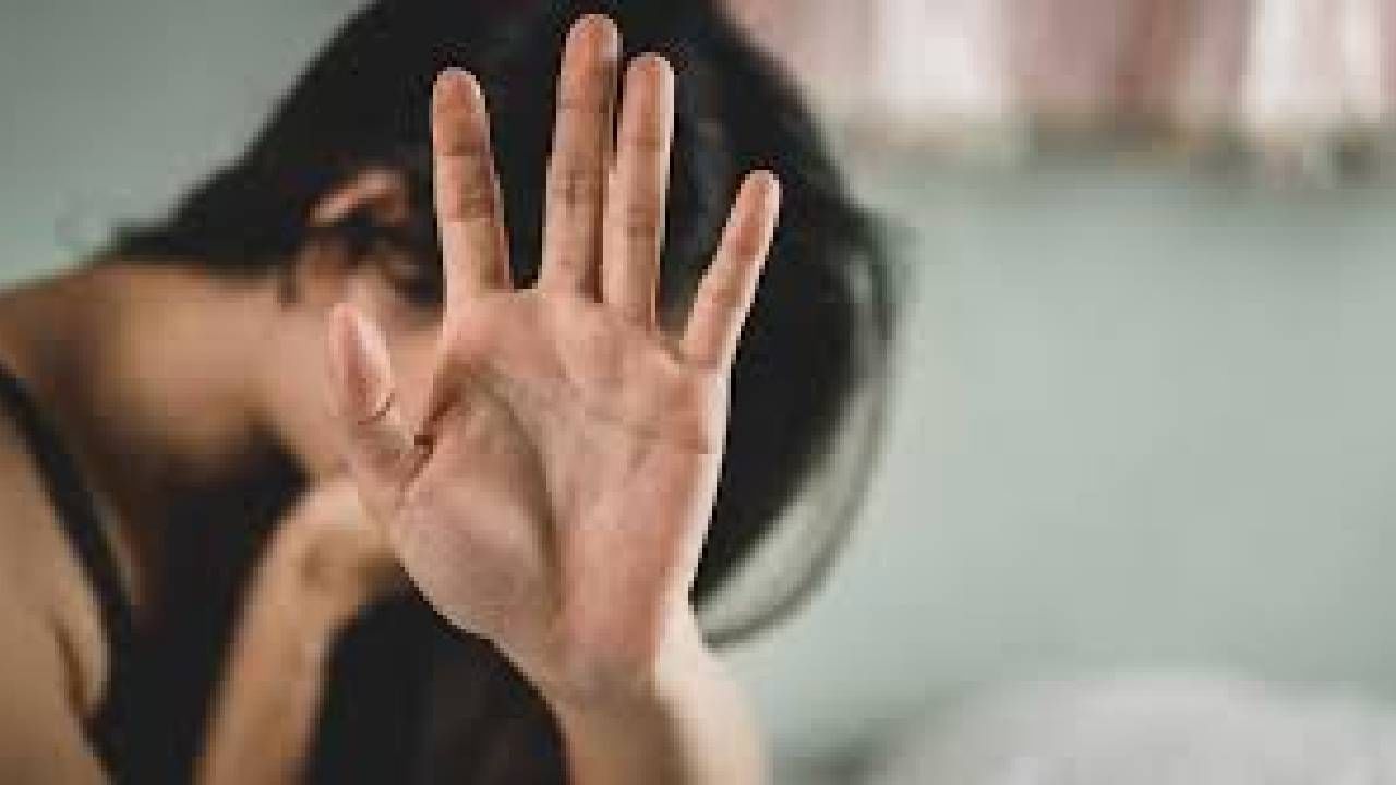 Delhi: ಫಾರ್ಮ್​ಹೌಸ್​ನಲ್ಲಿ ಮಗಳ ಎದುರೇ ತಾಯಿ ಮೇಲೆ ಅತ್ಯಾಚಾರ