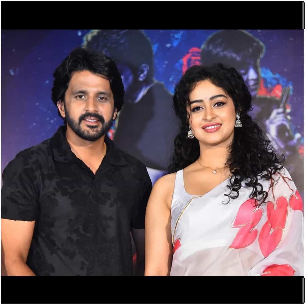 ಧರ್ಮ ಕೀರ್ತಿ ರಾಜ್ ಅವರು ಈಗ ಟಾಲಿವುಡ್ಗೆ ಕಾಲಿಟ್ಟಿದ್ದಾರೆ. ಈ ಸಂದರ್ಭದ ವಿಡಿಯೋನ ಸೋಶಿಯಲ್ ಮೀಡಿಯಾದಲ್ಲಿ ಅವರು ಹಂಚಿಕೊಂಡಿದ್ದಾರೆ. ಇದು ಅವರು ನಟಿಸುತ್ತಿರುವ ಮೊದಲು ತೆಲುಗು ಸಿನಿಮಾ ಅನ್ನೋದು ವಿಶೇಷ. ಅವರಿಗೆ ಈ ಸಿನಿಮಾದಲ್ಲಿ ನಟಿಸುತ್ತಿರುವ ಬಗ್ಗೆ ಖುಷಿ ಇದೆ.