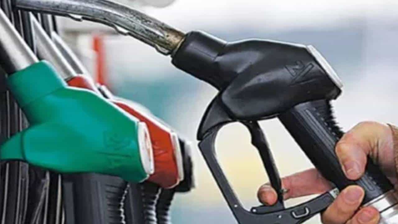 Karnataka Diesel Price Hike: ಕರ್ನಾಟಕ ಸರ್ಕಾರದಿಂದ ಜನರಿಗೆ ಮತ್ತೊಂದು ಬರೆ, ಡೀಸೆಲ್​​ ದರ ಏರಿಕೆ