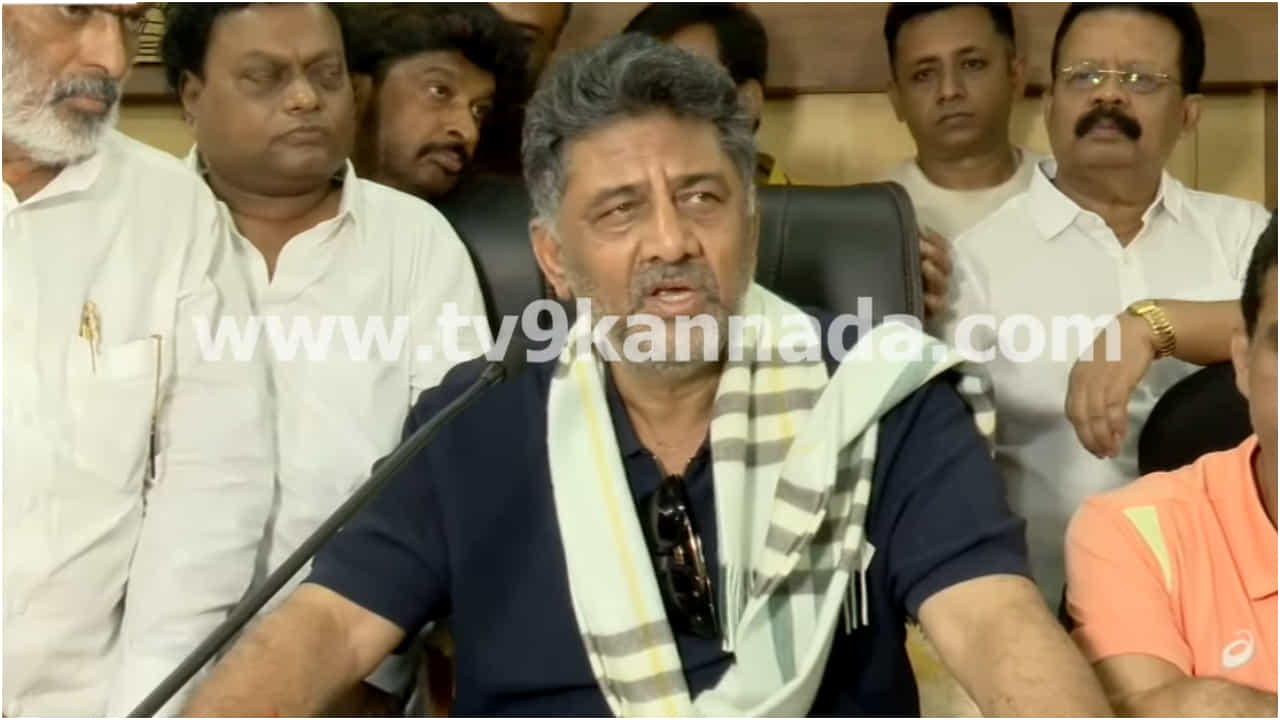 ಕೆಲವರು ಚಿಲ್ಲರೆ ಹೇಳಿಕೆ ಕೊಡುತ್ತಿದ್ದಾರೆ: ಫಿಲ್ಮ್ ಚೇಂಬರ್ನಲ್ಲಿ ಮತ್ತೆ ಗುಡುಗಿದ ಡಿಕೆಶಿ ಕೆಲವರು ಚಿಲ್ಲರೆ ಹೇಳಿಕೆ ಕೊಡುತ್ತಿದ್ದಾರೆ: ಫಿಲ್ಮ್ ಚೇಂಬರ್ನಲ್ಲಿ ಮತ್ತೆ ಗುಡುಗಿದ ಡಿಕೆಶಿ