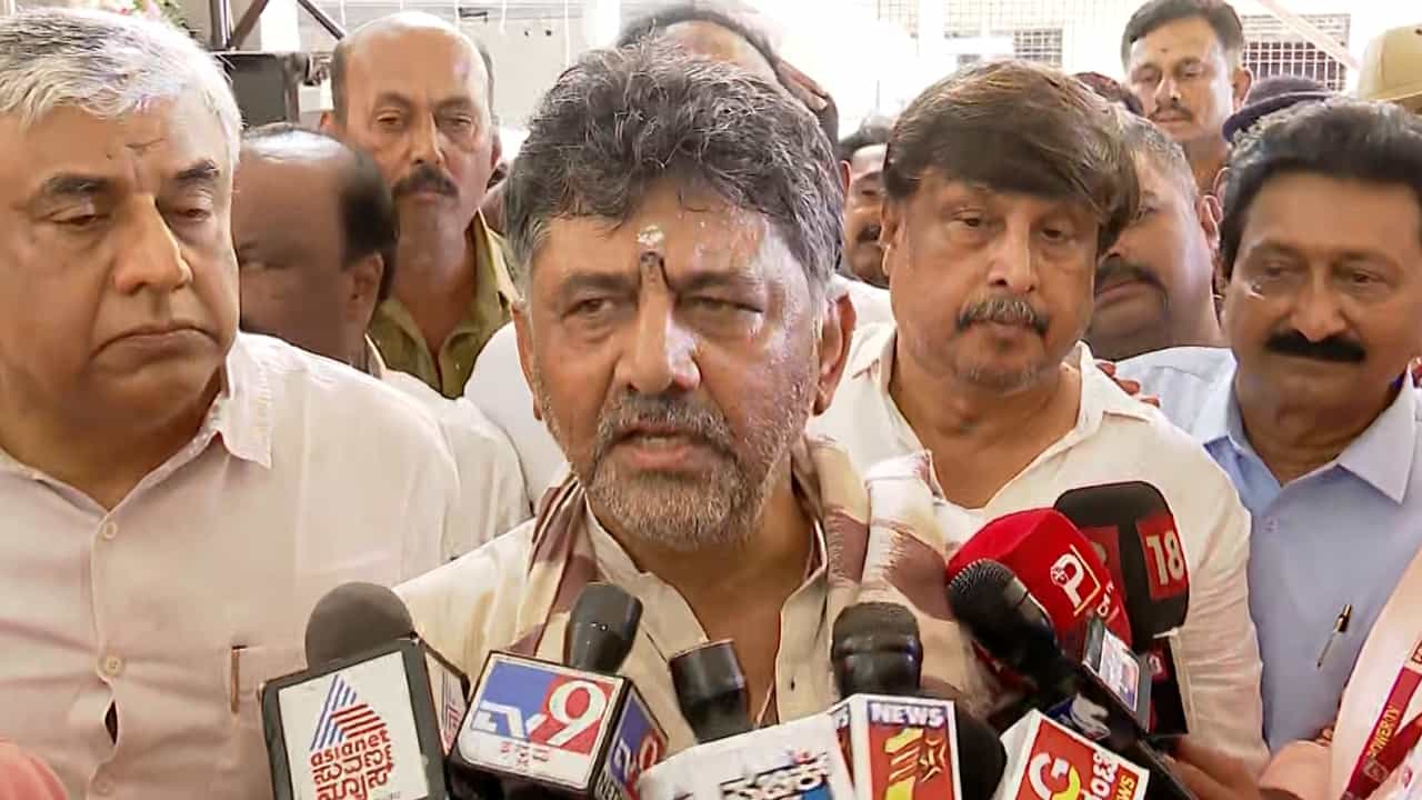 ಜಾತಿ ಗಣತಿ ವರದಿ: ಡಿಸಿಎಂ ಡಿಕೆ ಶಿವಕುಮಾರ್ಗೆ ಮಹತ್ವದ ಬೇಡಿಕೆ ಇಟ್ಟ ಒಕ್ಕಲಿಗ ಶಾಸಕರು ಜಾತಿ ಗಣತಿ ವರದಿ: ಡಿಸಿಎಂ ಡಿಕೆ ಶಿವಕುಮಾರ್ಗೆ ಮಹತ್ವದ ಬೇಡಿಕೆ ಇಟ್ಟ ಒಕ್ಕಲಿಗ ಶಾಸಕರು