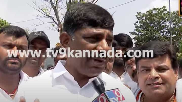 ಸರ್ಕಾರ ಸಮೀಕ್ಷೆಯಲ್ಲಿರುವ ಲೋಪದೋಷಗಳನ್ನು ಸರಿಪಡಿಸುವ ವಿಶ್ವಾಸ ನನಗಿದೆ: ಡಿಕೆ ಸುರೇಶ್ ಸರ್ಕಾರ ಸಮೀಕ್ಷೆಯಲ್ಲಿರುವ ಲೋಪದೋಷಗಳನ್ನು ಸರಿಪಡಿಸುವ ವಿಶ್ವಾಸ ನನಗಿದೆ: ಡಿಕೆ ಸುರೇಶ್