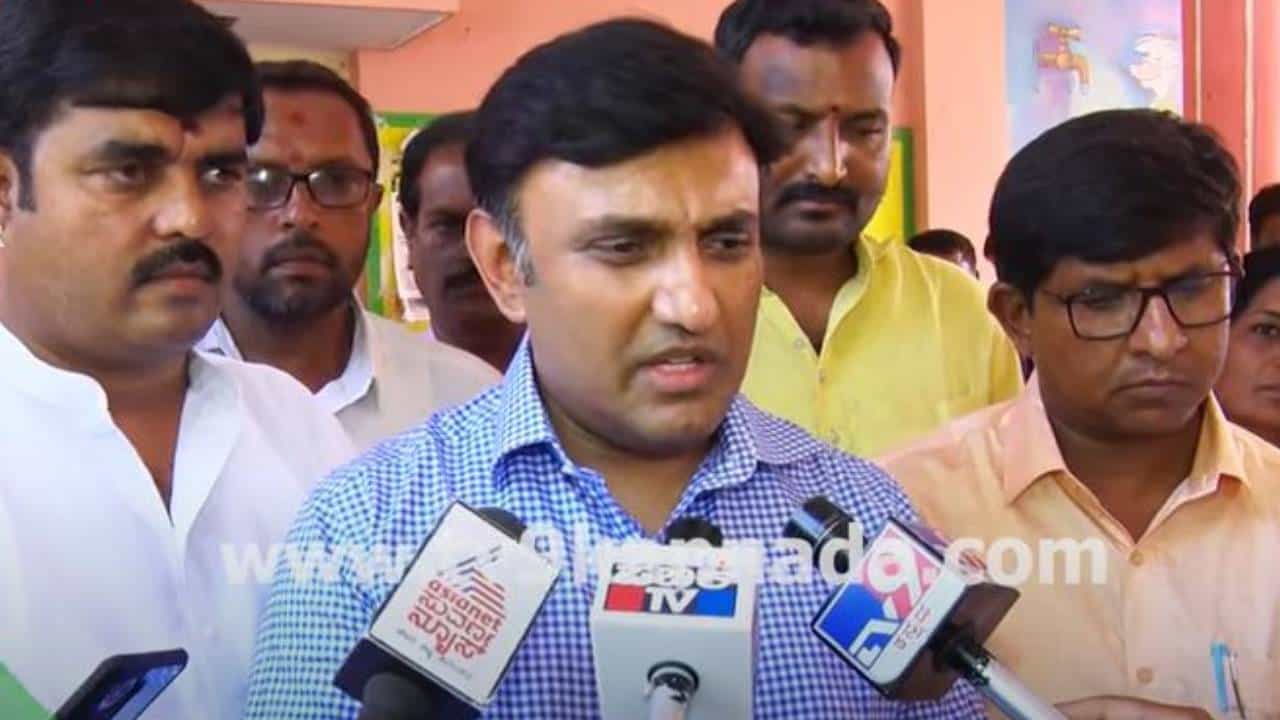 ಯತ್ನಾಳ್ ವಿಷಯದಲ್ಲಿ ಹೈಕಮಾಂಡ್ ತೆಗೆದುಕೊಂಡಿರುವ ನಿರ್ಣಯ ನಾವ್ಯಾರೂ ಪ್ರಶ್ನಿಸುವಂತಿಲ್ಲ: ಡಾ ಕೆ ಸುಧಾಕರ್ ಯತ್ನಾಳ್ ವಿಷಯದಲ್ಲಿ ಹೈಕಮಾಂಡ್ ತೆಗೆದುಕೊಂಡಿರುವ ನಿರ್ಣಯ ನಾವ್ಯಾರೂ ಪ್ರಶ್ನಿಸುವಂತಿಲ್ಲ: ಡಾ ಕೆ ಸುಧಾಕರ್