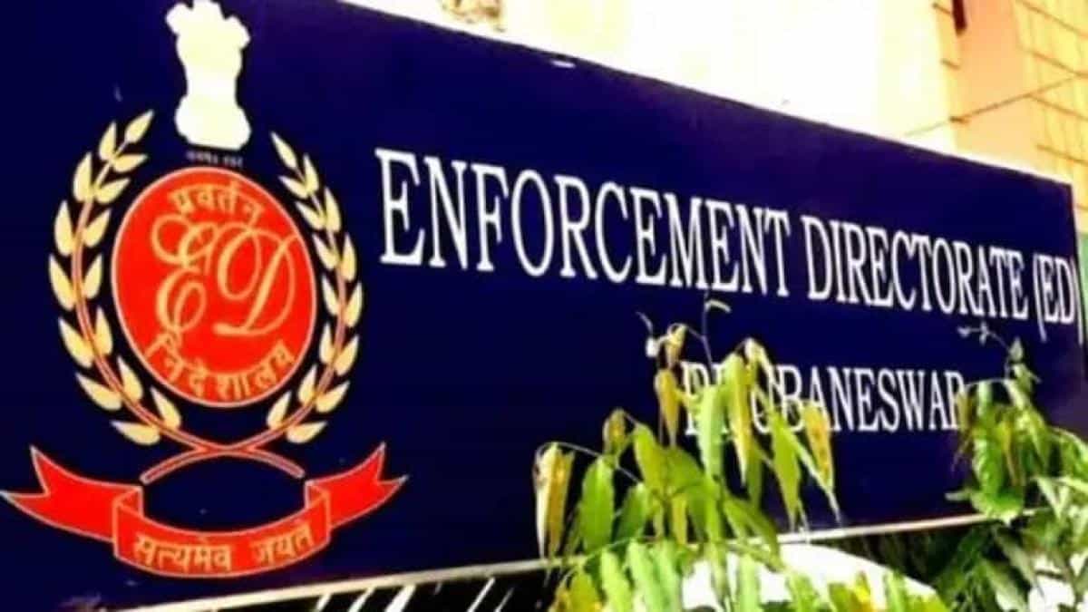 ED Raid: ನಕಲಿ ಚಿನ್ನ ಅಡವಿಟ್ಟು 62 ಕೋಟಿ ರೂ. ಸಾಲ ಕೊಟ್ಟಿದ್ದ ಪ್ರಕರಣ, ಶೋಭಾ ಸೇರಿ ಮೂವರ ಮೇಲೆ ಇಡಿ ದಾಳಿ ED Raid: ನಕಲಿ ಚಿನ್ನ ಅಡವಿಟ್ಟು 62 ಕೋಟಿ ರೂ. ಸಾಲ ಕೊಟ್ಟಿದ್ದ ಪ್ರಕರಣ, ಶೋಭಾ ಸೇರಿ ಮೂವರ ಮೇಲೆ ಇಡಿ ದಾಳಿ