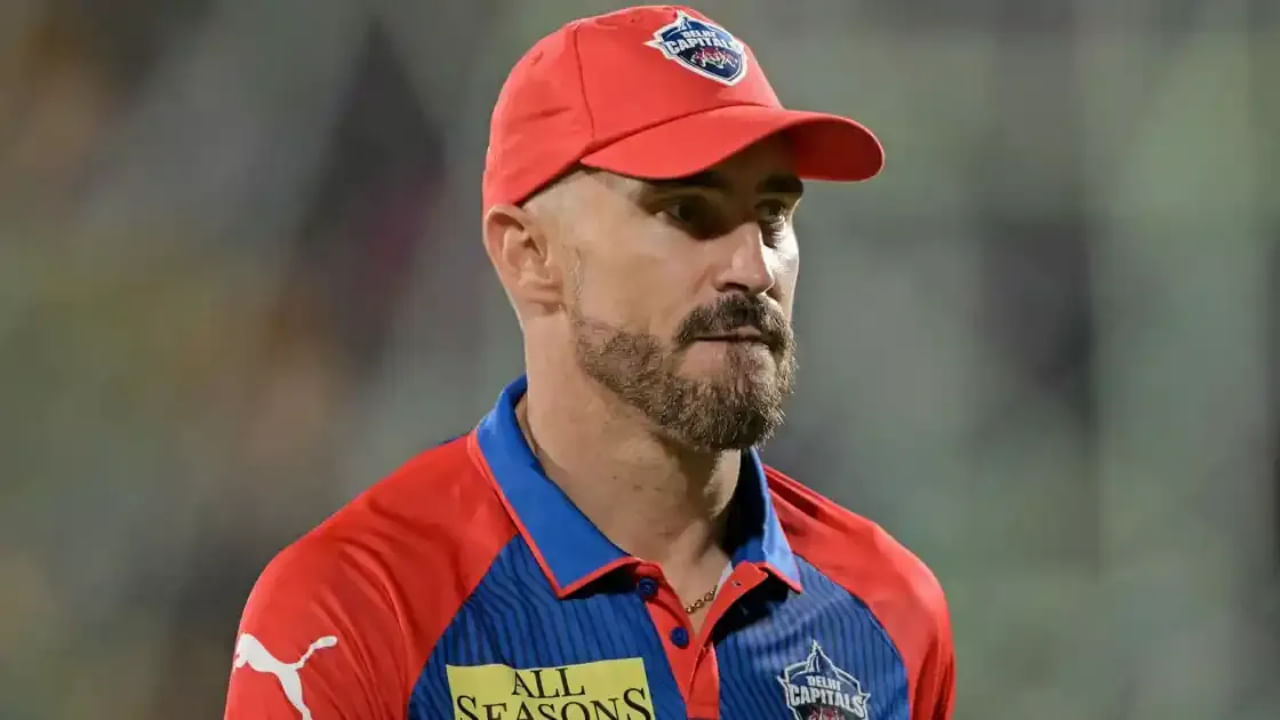 ಹೀಗಾಗಿ ಫಾಫ್ ಡುಪ್ಲೆಸಿಸ್ ಡೆಲ್ಲಿ ಕ್ಯಾಪಿಟಲ್ಸ್ ಆಡಿದ 4 ಪಂದ್ಯಗಳಿಂದ ಹೊರಗುಳಿದ್ದರು. ಆದರೆ ಈಗ ಅವರು ಸಂಪೂರ್ಣವಾಗಿ ಫಿಟ್ ಆಗಿದ್ದು, ತಮ್ಮ ಹಳೆಯ ಫ್ರಾಂಚೈಸಿಯನ್ನು ಸೋಲಿಸಲು ಮತ್ತೆ ಸಿದ್ಧರಾಗಿದ್ದಾರೆ. ಫಾಫ್ ಫಿಟ್ ಆಗಿರುವ ಕಾರಣ ಡೆಲ್ಲಿ ತಂಡದಲ್ಲಿ ಬದಲಾವಣೆಯಾಗುವುದು ಖಚಿತ.