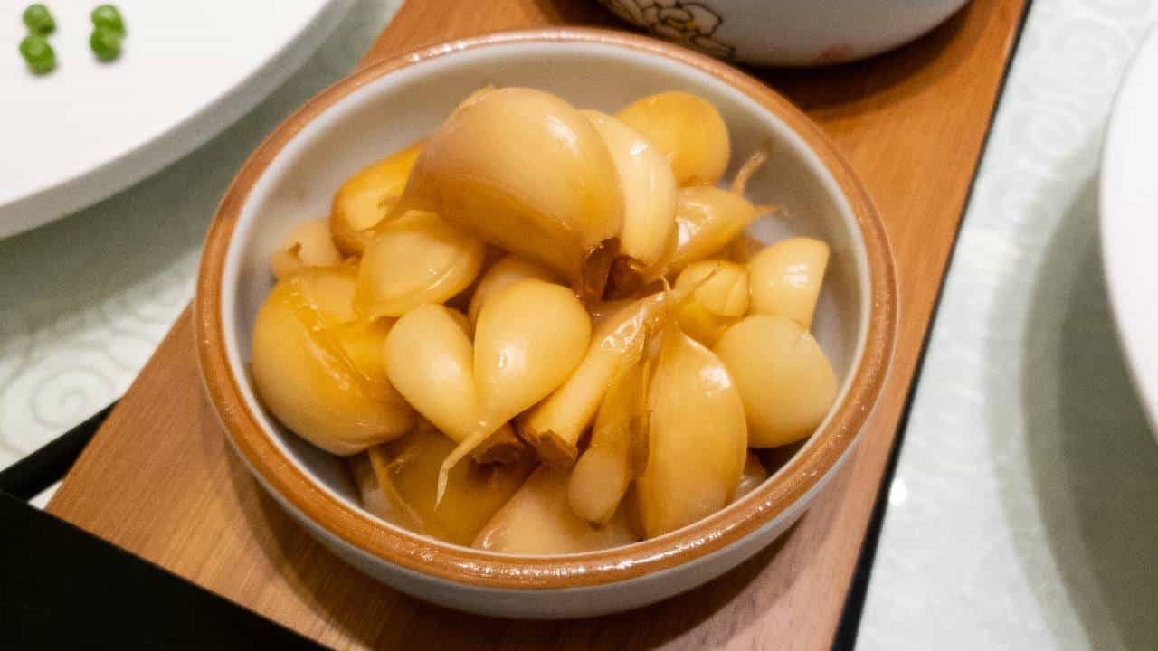 Garlic Pickle: ನಾಲಿಗೆ ರುಚಿ ಹೆಚ್ಚಿಸೋದು ಮಾತ್ರವಲ್ಲ, ಆರೋಗ್ಯಕ್ಕೂ ಉತ್ತಮ ಈ ಬೆಳ್ಳುಳ್ಳಿ ಉಪ್ಪಿನಕಾಯಿ