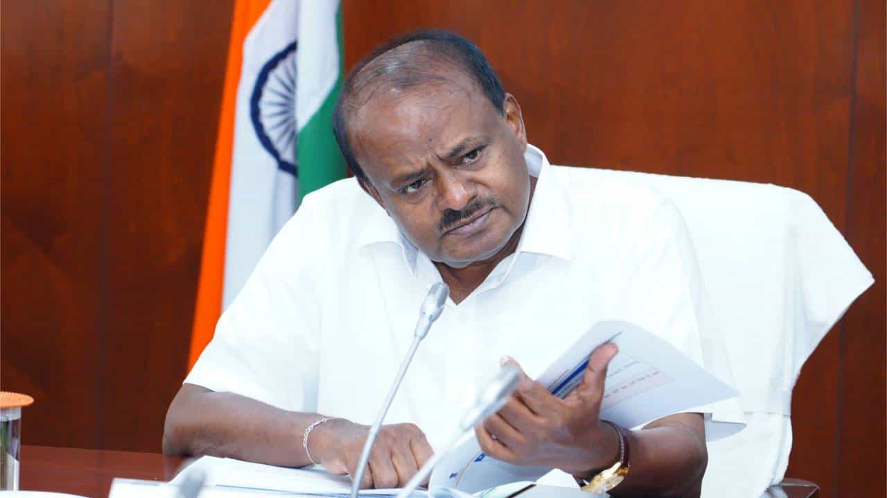 ಕಾಂಗ್ರೆಸ್ ಪುಢಾರಿಗಳು ನನ್ನನ್ನು ಹೆದರಿಸಿ, ಬೆದರಿಸುವ ಕೆಲಸ ಮಾಡುತ್ತಿದ್ದಾರೆ: ಕುಮಾರಸ್ವಾಮಿ ಕಾಂಗ್ರೆಸ್ ಪುಢಾರಿಗಳು ನನ್ನನ್ನು ಹೆದರಿಸಿ, ಬೆದರಿಸುವ ಕೆಲಸ ಮಾಡುತ್ತಿದ್ದಾರೆ: ಕುಮಾರಸ್ವಾಮಿ