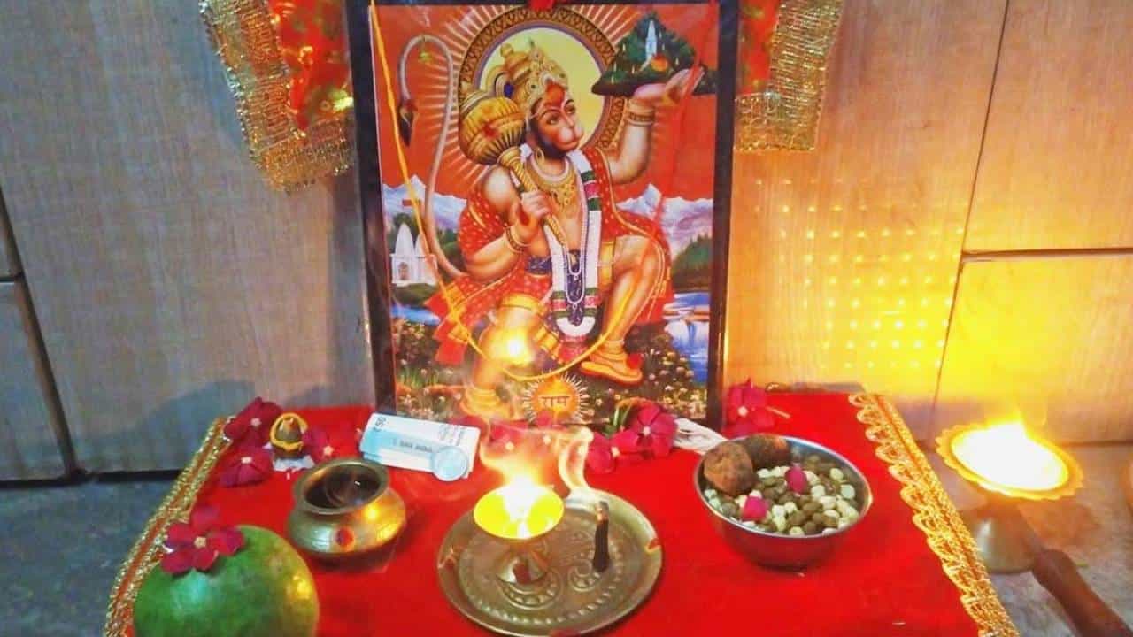 Hanuman Jayanti 2025: ಇಂದು ಹನುಮ ಜಯಂತಿ; ಮನೆಯಲ್ಲೇ ಹನುಮಂತನನ್ನು ಪೂಜಿಸುವ ಸರಳ ವಿಧಾನ ಇಲ್ಲಿದೆ Hanuman Jayanti 2025: ಇಂದು ಹನುಮ ಜಯಂತಿ; ಮನೆಯಲ್ಲೇ ಹನುಮಂತನನ್ನು ಪೂಜಿಸುವ ಸರಳ ವಿಧಾನ ಇಲ್ಲಿದೆ