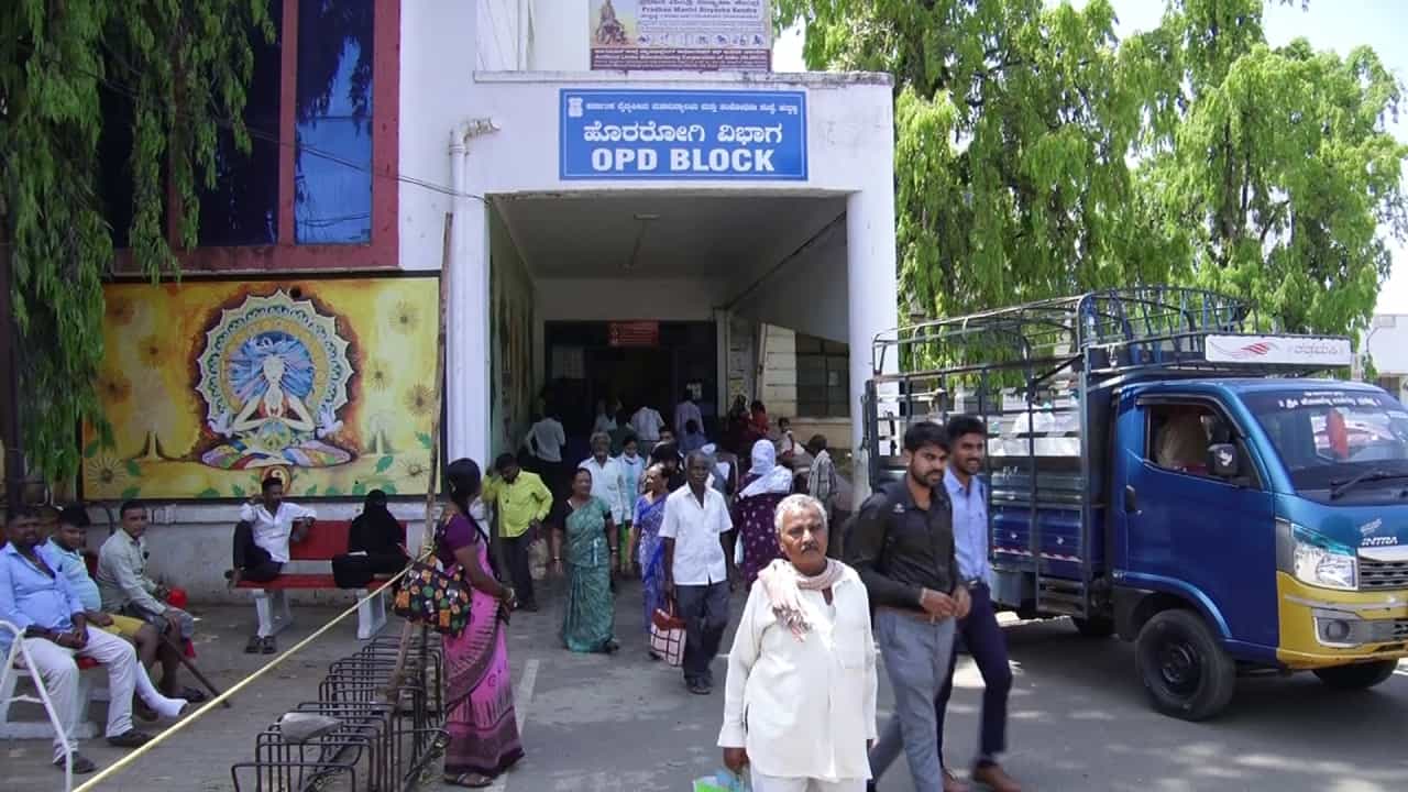 Hubli KIMS: ಹುಬ್ಬಳ್ಳಿ ಕಿಮನ್ಸ್​​ನಲ್ಲಿ ಸಕಾಲಕ್ಕೆ ವೇತನ ಸಿಗದೆ  ಸಿಬ್ಬಂದಿ ಪರದಾಟ
