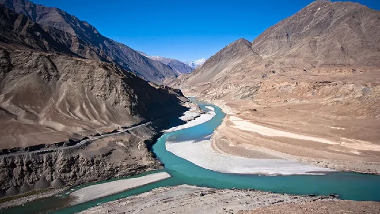 Indus Water Treaty: ಪಾಕಿಸ್ತಾನಕ್ಕೆ ಭಾರತದ ಶಾಕ್; ಏನಿದು ಸಿಂಧೂ ಜಲ ಒಪ್ಪಂದ? Indus Water Treaty: ಪಾಕಿಸ್ತಾನಕ್ಕೆ ಭಾರತದ ಶಾಕ್; ಏನಿದು ಸಿಂಧೂ ಜಲ ಒಪ್ಪಂದ?