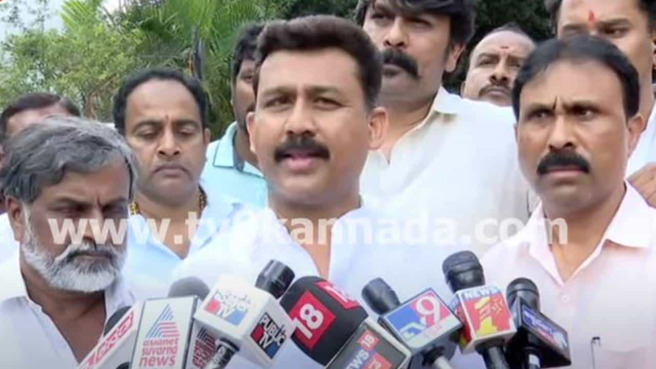 ರಿಕ್ಕಿ ರೈ ಮೂಗಿಗೆ ಗುಂಡು ತಾಕಿದೆ, ಮಾತಾಡಿದರೆ ರಕ್ತ ಬರುತ್ತಿದೆ: ಜಗದೀಶ್, ಜಯ ಕರ್ನಾಟಕ ಸಂಘಟನೆ ರಿಕ್ಕಿ ರೈ ಮೂಗಿಗೆ ಗುಂಡು ತಾಕಿದೆ, ಮಾತಾಡಿದರೆ ರಕ್ತ ಬರುತ್ತಿದೆ: ಜಗದೀಶ್, ಜಯ ಕರ್ನಾಟಕ ಸಂಘಟನೆ