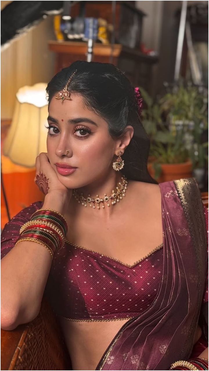 ನೆಟ್ಟಿಗರ ಟ್ರೋಲ್ ನಡುವೆಯೂ ಜಾನ್ವಿ ಕಪೂರ್ ಅವರು ಮಿಂಚುತ್ತಿದ್ದಾರೆ.