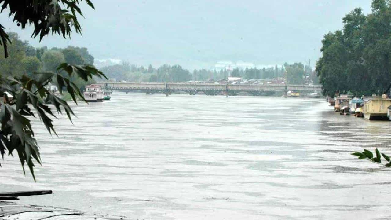 Flood Alert In PoK: ಝೇಲಂ ನದಿಗೆ ನೀರು ಬಿಡುಗಡೆಯಿಂದ ಪಿಒಕೆಯಲ್ಲಿ ಪ್ರವಾಹ ಪರಿಸ್ಥಿತಿ, ಪಾಕ್ಗೆ ಭೀತಿ Flood Alert In PoK: ಝೇಲಂ ನದಿಗೆ ನೀರು ಬಿಡುಗಡೆಯಿಂದ ಪಿಒಕೆಯಲ್ಲಿ ಪ್ರವಾಹ ಪರಿಸ್ಥಿತಿ, ಪಾಕ್ಗೆ ಭೀತಿ