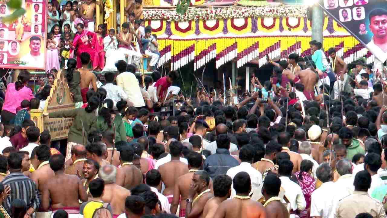 ಶನಿವಾರ ಮಧ್ಯರಾತ್ರಿ ಚೈತ್ರ ಪೌರ್ಣಮಿಯಂದು ಪೇಟೆ ಕರಗ (ಹೂವಿನ ಕರಗ) ದೇವಾಲಯದಿಂದ ಹೊರಗೆ ಬರಲಿದ್ದು,
ನಗರದ ಸುಮಾರು 25ಕ್ಕೂ ಪೇಟೆಗಳನ್ನು ಸುತ್ತುವ ಮೂಲಕ ದ್ರೌಪದಿ ದೇವಿ ಭಕ್ತರಿಗೆ ದರ್ಶನ ನೀಡಲಿದೆ.