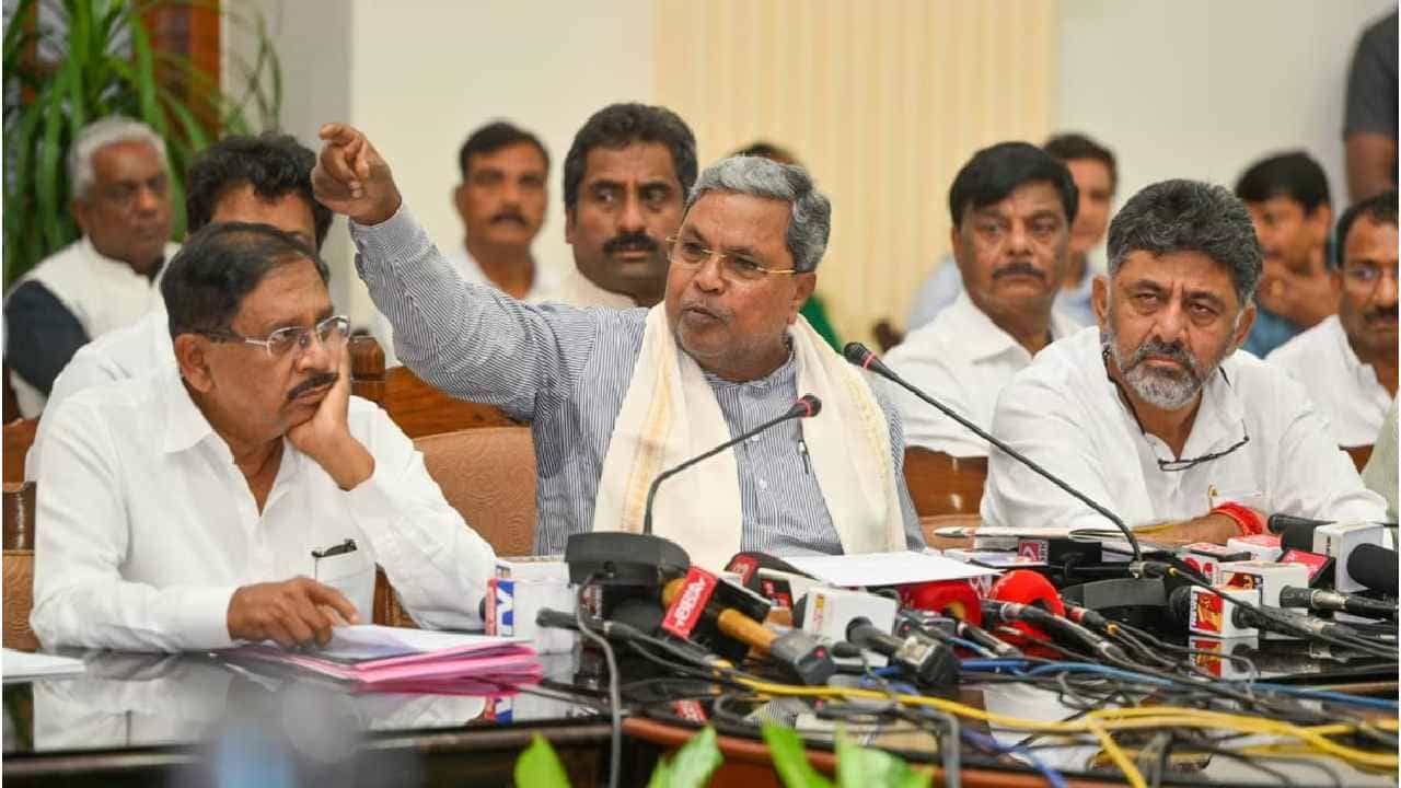 ಸಂಪುಟ ಸಭೆಯಲ್ಲಿ ಜಾತಿ ಗಣತಿ ವರದಿ ಕೋಲಾಹಲ: ಸಚಿವರ ಏರು ಧ್ವನಿ, ಇಲ್ಲಿದೆ ಇನ್ಸೈಡ್ ಡಿಟೇಲ್ಸ್ ಸಂಪುಟ ಸಭೆಯಲ್ಲಿ ಜಾತಿ ಗಣತಿ ವರದಿ ಕೋಲಾಹಲ: ಸಚಿವರ ಏರು ಧ್ವನಿ, ಇಲ್ಲಿದೆ ಇನ್ಸೈಡ್ ಡಿಟೇಲ್ಸ್
