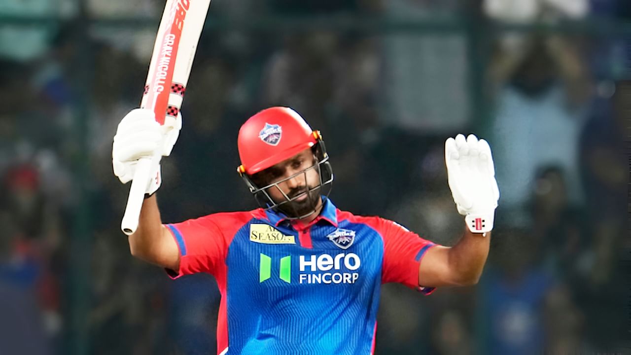 IPL 2025: ಮುಂಬೈ ಇಂಡಿಯನ್ಸ್ ವಿರುದ್ಧದ ಪಂದ್ಯದಲ್ಲಿ 89 ರನ್ ಬಾರಿಸಿ ಮಿಂಚಿದ್ದ ಕನ್ನಡಿಗ ಕರುಣ್ ನಾಯರ್ (Karun Nair) ರಾಜಸ್ಥಾನ್ ರಾಯಲ್ಸ್ (RR) ವಿರುದ್ಧ ಮುಗ್ಗರಿಸಿದ್ದಾರೆ. ಅದು ಸಹ ತನ್ನದೇ ತಪ್ಪಿನಿಂದಾಗಿ ಎಂಬುದು ವಿಶೇಷ. ಅರುಣ್ ಜೇಟ್ಲಿ ಸ್ಟೇಡಿಯಂನಲ್ಲಿ ನಡೆದ ಈ ಪಂದ್ಯದಲ್ಲಿ ಟಾಸ್ ಸೋತರೂ ಮೊದಲು ಬ್ಯಾಟಿಂಗ್ ಮಾಡುವ ಅವಕಾಶ ಪಡೆದ ಡೆಲ್ಲಿ ಕ್ಯಾಪಿಟಲ್ಸ್ ಪರ ಜೇಕ್ ಫ್ರೇಸರ್ ಮೆಕ್ಗುರ್ಕ್ ಹಾಗೂ ಅಭಿಷೇಕ್ ಶರ್ಮಾ ಆರಂಭಿಕರಾಗಿ ಕಣಕ್ಕಿಳಿದಿದ್ದರು.