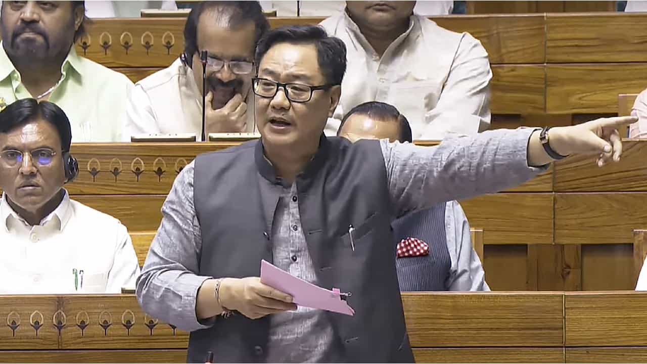 Waqf Amendment Bill: ಸಂಸತ್ತಿನ ಕಟ್ಟಡವನ್ನೂ ವಕ್ಫ್ ಆಸ್ತಿ ಎನ್ನುತ್ತಿದ್ದರು; ಲೋಕಸಭೆಯಲ್ಲಿ ಸಚಿವ ಕಿರಣ್ ರಿಜಿಜು ಟೀಕೆ