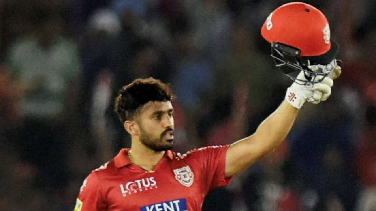 ಕರುಣ್ ನಾಯರ್ ಐಪಿಎಲ್ನಲ್ಲಿ ಮೊದಲ ಬಾರಿಗೆ ಡಕ್ ಔಟ್ ಆಗಿದ್ದು 2013 ರಲ್ಲಿ. ಆ ವರ್ಷ ಐಪಿಎಲ್ ಟ್ರೋಫಿ ಎತ್ತಿ ಹಿಡಿಯುವಲ್ಲಿ ಮುಂಬೈ ಇಂಡಿಯನ್ಸ್ ತಂಡ ಯಶಸ್ವಿಯಾಗಿತ್ತು. ಇದಾದ ಬಳಿಕ ಅವರು 2ನೇ ಬಾರಿ 2017 ರಲ್ಲಿ ಶೂನ್ಯಕ್ಕೆ ವಿಕೆಟ್ ಒಪ್ಪಿಸಿದ್ದರು. ಆ ವರ್ಷ ಕೂಡ ಮುಂಬೈ ಇಂಡಿಯನ್ಸ್ ತಂಡವೇ ಚಾಂಪಿಯನ್ ಆಗಿ ಹೊರಹೊಮ್ಮಿತ್ತು.