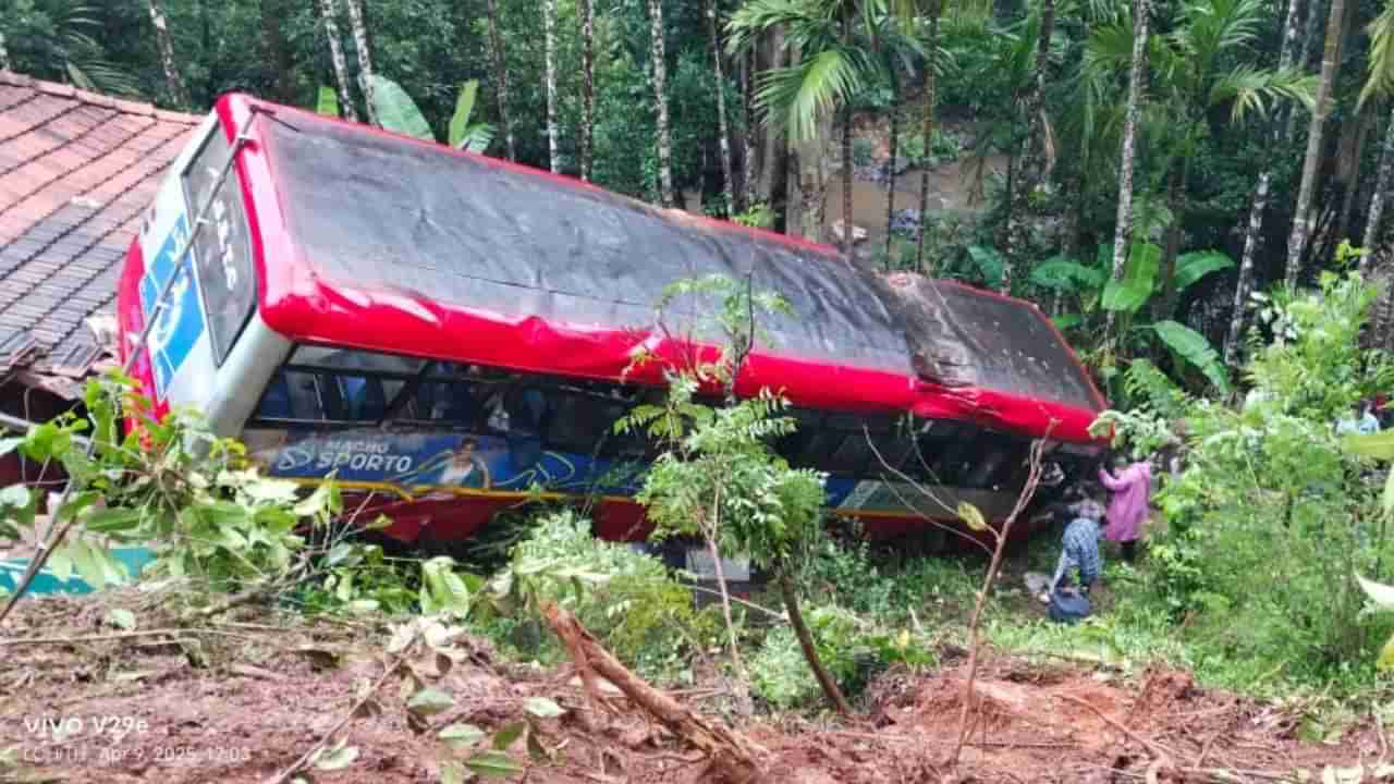 ಚಿಕ್ಕಮಗಳೂರು ಮಳೆ ಅವಾಂತರ: ಪ್ರಪಾತಕ್ಕೆ ಉರುಳಿದ ಕೆಎಸ್ಆರ್ಟಿಸಿ ಬಸ್