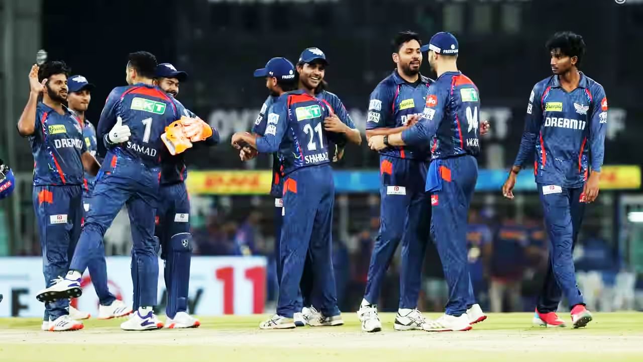 ಲಕ್ನೋ ಸೂಪರ್ ಜೈಂಟ್ಸ್: ರಿಷಭ್ ಪಂತ್ ನೇತೃತ್ವದಲ್ಲಿ ಕಣಕ್ಕಿಳಿಯುತ್ತಿರುವ ಲಕ್ನೋ ಸೂಪರ್ ಜೈಂಟ್ಸ್ ತಂಡವು ಆಡಿದ 9 ಪಂದ್ಯಗಳಲ್ಲಿ 5 ರಲ್ಲಿ ಗೆಲುವು ಸಾಧಿಸಿದೆ. ಇನ್ನುಳಿದ 5 ಪಂದ್ಯಗಳಲ್ಲಿ 3 ರಲ್ಲಿ ಗೆಲುವು ಸಾಧಿಸಿದರೆ, 16 ಅಂಕಗಳೊಂದಿಗೆ ಪ್ಲೇಆಫ್ಗೇರಲಿದೆ.