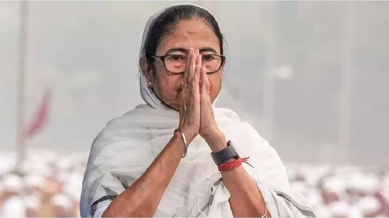 ಸನಾತನ ಧರ್ಮ ಕೆಟ್ಟ ಧರ್ಮವೇ? ಮಮತಾ ಬ್ಯಾನರ್ಜಿಯನ್ನು ತರಾಟೆಗೆ ತೆಗೆದುಕೊಂಡ ಬಿಜೆಪಿ ಸನಾತನ ಧರ್ಮ ಕೆಟ್ಟ ಧರ್ಮವೇ? ಮಮತಾ ಬ್ಯಾನರ್ಜಿಯನ್ನು ತರಾಟೆಗೆ ತೆಗೆದುಕೊಂಡ ಬಿಜೆಪಿ