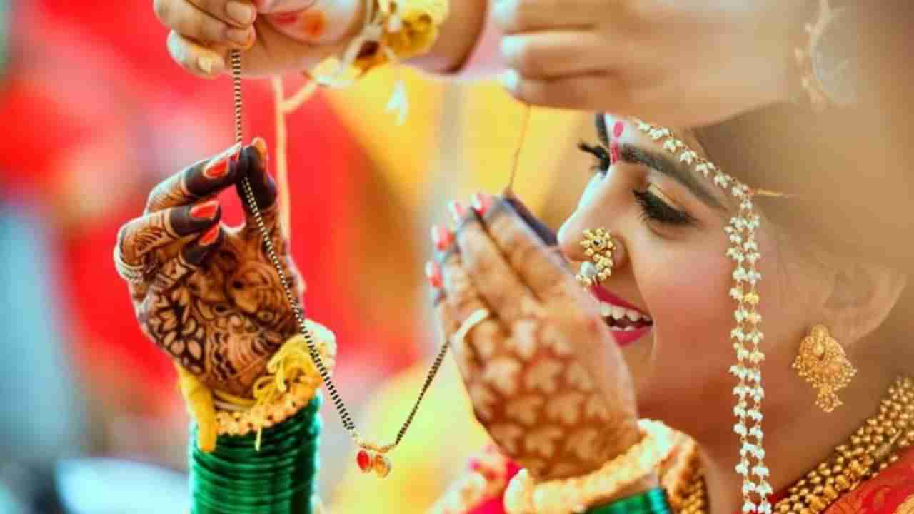 ಹಿಂದೂ ಧರ್ಮದಲ್ಲಿ ಗಂಡ ಬದುಕಿರುವಾಗ ಕರಿಮಣಿ ತೆಗೆದಿಡುವುದಕ್ಕೆ ಅವಕಾಶವಿದೆಯೇ? ಮಾಂಗಲ್ಯ ಬದಲಾವಣೆ ಯಾವಾಗ?