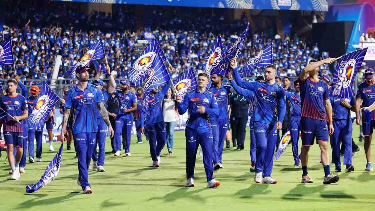 IPL 2025: ಇಂಡಿಯನ್ ಪ್ರೀಮಿಯರ್ ಲೀಗ್ನ 45ನೇ ಪಂದ್ಯದಲ್ಲಿ ಲಕ್ನೋ ಸೂಪರ್ ಜೈಂಟ್ಸ್ (LSG) ವಿರುದ್ಧ ಮುಂಬೈ ಇಂಡಿಯನ್ಸ್ (MI) ತಂಡ ಜಯ ಸಾಧಿಸಿದೆ. ಮುಂಬೈನ ವಾಂಖೆಡೆ ಸ್ಟೇಡಿಯಂನಲ್ಲಿ ಈ ಪಂದ್ಯದಲ್ಲಿ ಟಾಸ್ ಗೆದ್ದ ಲಕ್ನೋ ಸೂಪರ್ ಜೈಂಟ್ಸ್ ತಂಡದ ನಾಯಕ ರಿಷಭ್ ಪಂತ್ ಬೌಲಿಂಗ್ ಆಯ್ದುಕೊಂಡಿದ್ದರು.