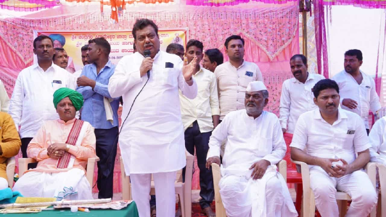 ಮುಂದಿನ ದಿನಗಳಲ್ಲಿ ವಿಜಯಪುರದಲ್ಲಿ ಸಂಪುಟ ಸಭೆ; ಸಚಿವ ಎಂ.ಬಿ. ಪಾಟೀಲ್ ಮುಂದಿನ ದಿನಗಳಲ್ಲಿ ವಿಜಯಪುರದಲ್ಲಿ ಸಂಪುಟ ಸಭೆ; ಸಚಿವ ಎಂ.ಬಿ. ಪಾಟೀಲ್