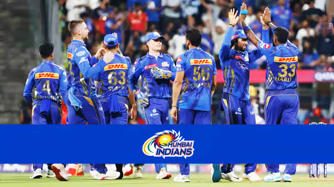IPL 2025: ಇಂಡಿಯನ್ ಪ್ರೀಮಿಯರ್ ಲೀಗ್ನ 20ನೇ ಪಂದ್ಯದಲ್ಲಿ ಕಣಕ್ಕಿಳಿಯುವ ಮೂಲಕ ಮುಂಬೈ ಇಂಡಿಯನ್ಸ್ (MI) ತಂಡವು ಹೊಸ ಇತಿಹಾಸ ನಿರ್ಮಿಸಿದೆ. ಅದು ಕೂಡ ವಿಶ್ವ ದಾಖಲೆಯನ್ನು ಬರೆಯುವ ಮೂಲಕ ಎಂಬುದು ವಿಶೇಷ. ಮುಂಬೈನ ವಾಂಖೆಡೆ ಸ್ಟೇಡಿಯಂನಲ್ಲಿ ಈ ಪಂದ್ಯದಲ್ಲಿ ಮುಂಬೈ ಇಂಡಿಯನ್ಸ್ ಹಾಗೂ ರಾಯಲ್ ಚಾಲೆಂಜರ್ಸ್ ಬೆಂಗಳೂರು (RCB) ತಂಡಗಳು ಮುಖಾಮುಖಿಯಾಗಿದ್ದವು.