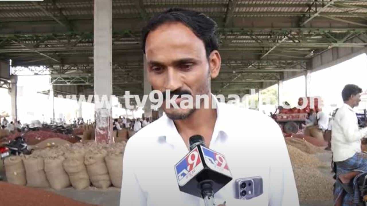 ಲಾರಿ ಮುಷ್ಕರದಿಂದ ಆಗುತ್ತಿರುವ ಸಮಸ್ಯೆಗಳನ್ನು ಲಾರಿ ಮಾಲೀಕರೂ ಆಗಿರುವ ರಾಯಚೂರಿನ ರೈತ ವಿವರಿಸುತ್ತಾರೆ ಲಾರಿ ಮುಷ್ಕರದಿಂದ ಆಗುತ್ತಿರುವ ಸಮಸ್ಯೆಗಳನ್ನು ಲಾರಿ ಮಾಲೀಕರೂ ಆಗಿರುವ ರಾಯಚೂರಿನ ರೈತ ವಿವರಿಸುತ್ತಾರೆ
