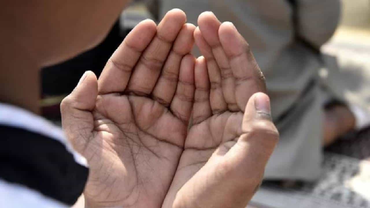 ಎನ್ಸಿಸಿ ಶಿಬಿರದಲ್ಲಿ ವಿದ್ಯಾರ್ಥಿಗಳಿಗೆ ಬಲವಂತವಾಗಿ ನಮಾಜ್ ಮಾಡಿಸಿದ 7 ಶಿಕ್ಷಕರ ವಿರುದ್ಧ ಕೇಸ್ ಎನ್ಸಿಸಿ ಶಿಬಿರದಲ್ಲಿ ವಿದ್ಯಾರ್ಥಿಗಳಿಗೆ ಬಲವಂತವಾಗಿ ನಮಾಜ್ ಮಾಡಿಸಿದ 7 ಶಿಕ್ಷಕರ ವಿರುದ್ಧ ಕೇಸ್
