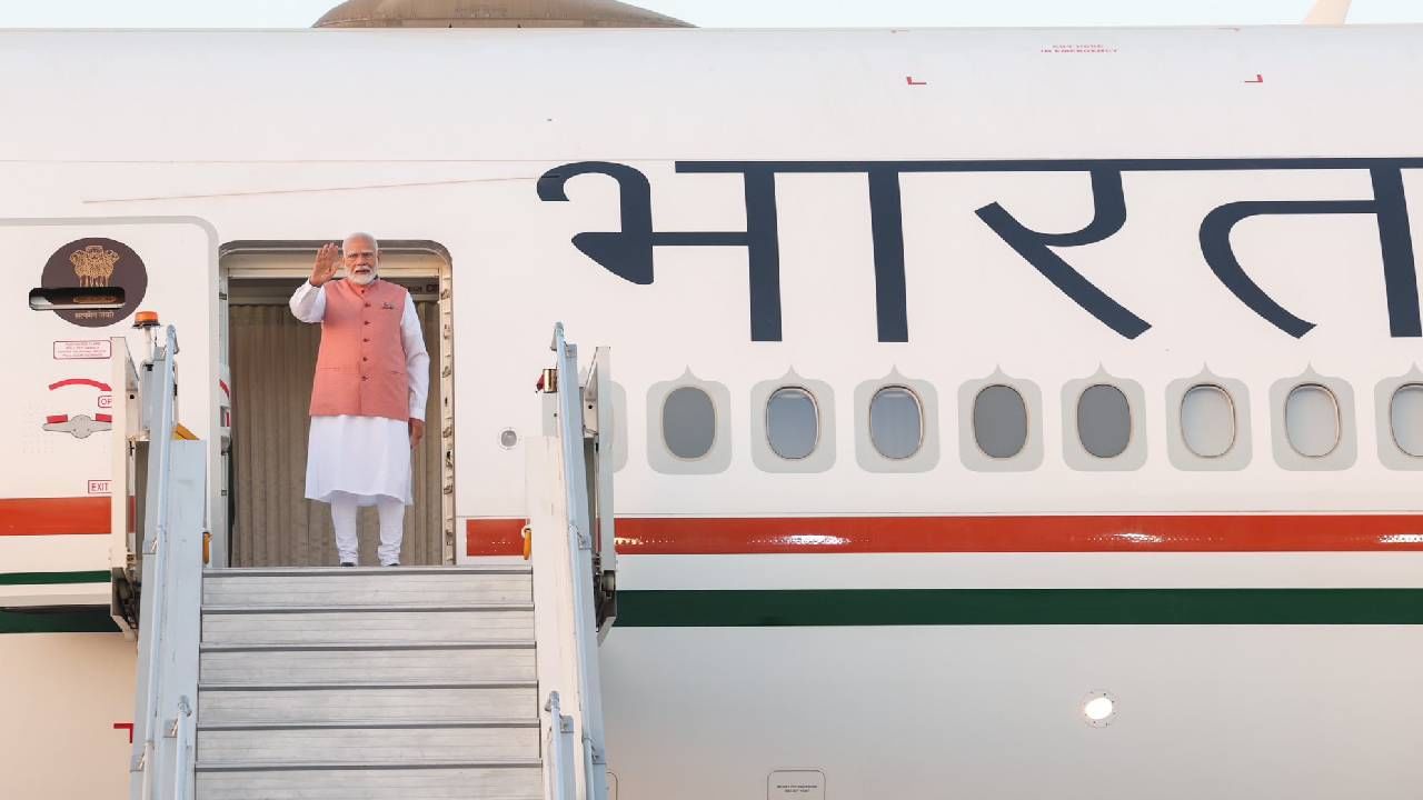 Modi Thailand Visit: ಎರಡು ದಿನಗಳ ಥೈಲ್ಯಾಂಡ್, ಶ್ರೀಲಂಕಾ ಪ್ರವಾಸಕ್ಕೆ ತೆರಳಿದ ಪ್ರಧಾನಿ ಮೋದಿ Modi Thailand Visit: ಎರಡು ದಿನಗಳ ಥೈಲ್ಯಾಂಡ್, ಶ್ರೀಲಂಕಾ ಪ್ರವಾಸಕ್ಕೆ ತೆರಳಿದ ಪ್ರಧಾನಿ ಮೋದಿ