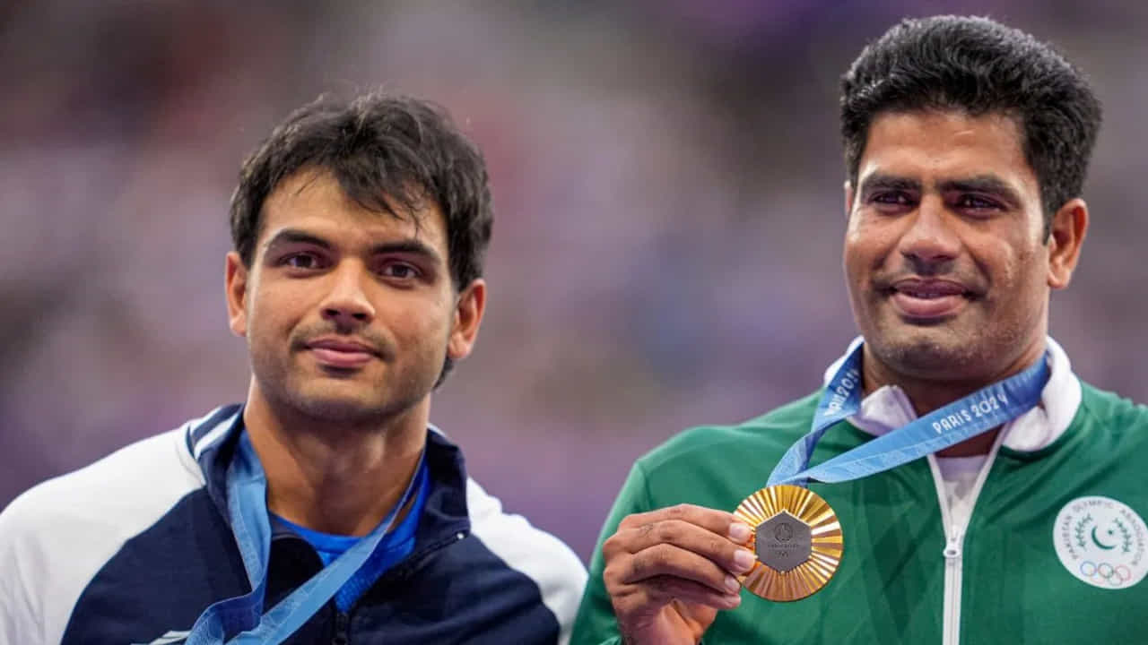 Neeraj Chopra: ನನಗೆ ದೇಶ ಮೊದಲು; ಅರ್ಷದ್ ನದೀಮ್ಗೆ ಆಹ್ವಾನ ನೀಡಿದ್ದರ ಬಗ್ಗೆ ನೀರಜ್ ಸ್ಪಷ್ಟನೆ Neeraj Chopra: ನನಗೆ ದೇಶ ಮೊದಲು; ಅರ್ಷದ್ ನದೀಮ್ಗೆ ಆಹ್ವಾನ ನೀಡಿದ್ದರ ಬಗ್ಗೆ ನೀರಜ್ ಸ್ಪಷ್ಟನೆ