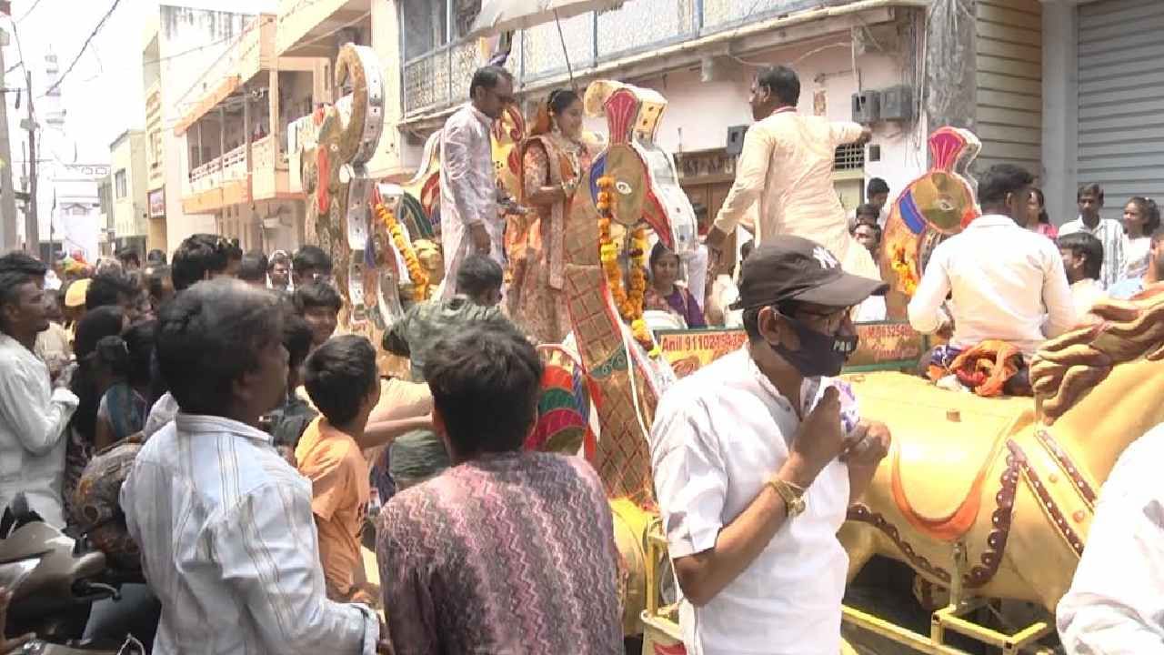 ಏಳು ವರ್ಷದ ಹಿಂದೆಯೇ ಈ ಜೀವನ ನನಗೆ ಬೇಡ ಎನ್ನಿಸಿತ್ತು. ಹೀಗಾಗಿ ಸನ್ಯಾಸತ್ವ ಸೀಕರಿಸಲು ತೀರ್ಮಾನಿಸಿದ್ದೆ. ಆದ್ರೆ, ತಂದೆ ತಾಯಿ ಬೇಡ ಎಂದಿದ್ದರೂ. ಆದರೂ ಸಹ ನಾನು ಅವರನ್ನು ಮನವೊಲಿಸಿ 7 ವರ್ಷಗಳ ಬಳಿಕ ಪರಮಾತ್ಮನ ಹಾದಿಯಲ್ಲಿ ನಡೆಯುತ್ತಿದ್ದೇನೆ ಎಂದು ಹೇಳಿದರು.