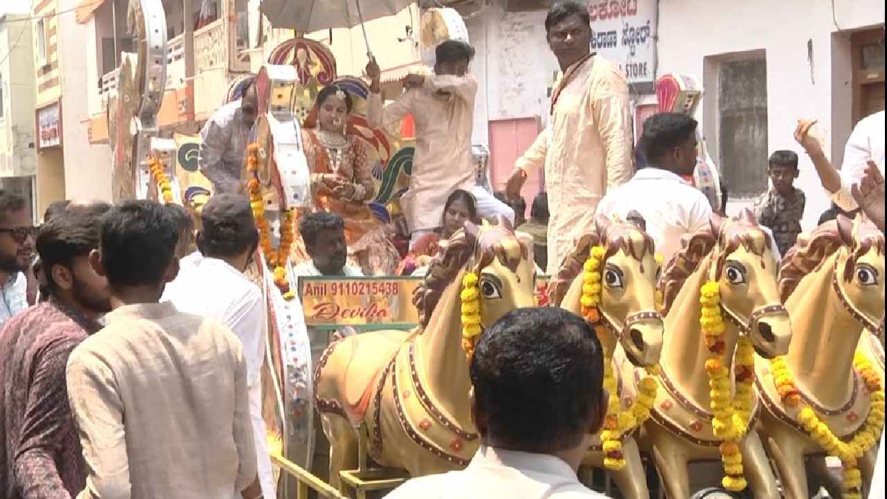 ನಿಖಿತಾ ಸನ್ಯಾಸತ್ವ ಸ್ವೀಕರಿಸಲು ತೀರ್ಮಾನಿಸಿದ್ದರಿಂದ ಕೊನೆಯದಾಗಿ ಸಂಬಂಧಿಕರು ಎಲ್ಲರೂ ಸೇರಿ ಯಾದಗಿರಿಯಲ್ಲಿಂದು ನಿಖಿತಾಳನ್ನು ಅದ್ಧೂರಿಯಾಗಿ ಮೆರವಣಿಗೆ ಮಾಡಿದರು. ನಾನಾ ವಾದ್ಯಗಳೊಂದಿಗೆ ಮೆರವಣಿಗೆ ಮಾಡಲಾಗಿದ್ದು, ಇದರಲ್ಲಿ ಇಡೀ ಜೈನ ಸಮುದಾಯವೇ ಪಾಲ್ಗೊಂಡಿದ್ದರು.
