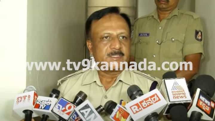 ಬೆಳಗಾವಿಯಲ್ಲಿ ಗೃಹಿಣಿಯ ಹತ್ಯೆ, ಕೊಲೆಗಡುಕರ ಬಗ್ಗೆ ಸುಳಿವಿದೆ ಎನ್ನುತ್ತಾರೆ ಡಿಸಿಪಿ ನಿರಂಜನ ರಾಜೇ ಅರಸ್ ಬೆಳಗಾವಿಯಲ್ಲಿ ಗೃಹಿಣಿಯ ಹತ್ಯೆ, ಕೊಲೆಗಡುಕರ ಬಗ್ಗೆ ಸುಳಿವಿದೆ ಎನ್ನುತ್ತಾರೆ ಡಿಸಿಪಿ ನಿರಂಜನ ರಾಜೇ ಅರಸ್
