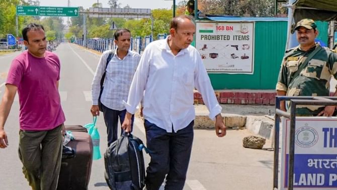 ಗಡುವು ಮುಗಿದರೂ ಕರ್ನಾಟಕದಲ್ಲಿ ಇನ್ನೂ ಇದ್ದಾರೆ ಪಾಕಿಸ್ತಾನೀಯರು! ಗಡುವು ಮುಗಿದರೂ ಕರ್ನಾಟಕದಲ್ಲಿ ಇನ್ನೂ ಇದ್ದಾರೆ ಪಾಕಿಸ್ತಾನೀಯರು!