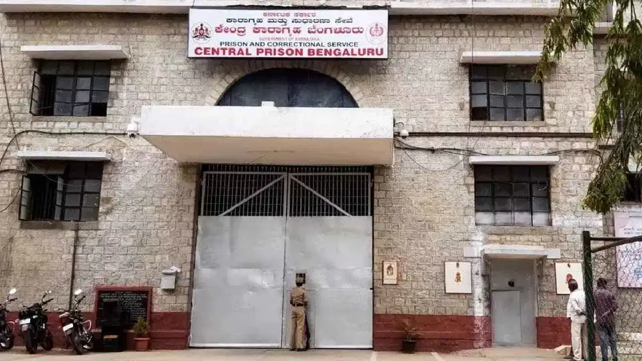 ಲಂಚಕ್ಕಾಗಿ ಕೈದಿ ಮೇಲೆ ಹಲ್ಲೆ: ಪರಪ್ಪನ ಅಗ್ರಹಾರ ಜೈಲಾಧಿಕಾರಿಗಳ ವಿರುದ್ಧ ದೂರು