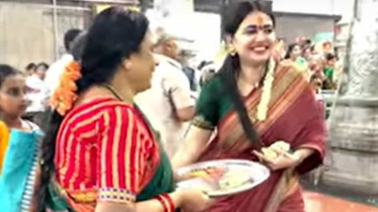 ಬನಶಂಕರಿ ದೇವಿ ಸನ್ನಿಧಿಯಲ್ಲಿ ಪವಿತ್ರಾ ಗೌಡ, ಇಲ್ಲಿದೆ ವಿಡಿಯೋ ಬನಶಂಕರಿ ದೇವಿ ಸನ್ನಿಧಿಯಲ್ಲಿ ಪವಿತ್ರಾ ಗೌಡ, ಇಲ್ಲಿದೆ ವಿಡಿಯೋ