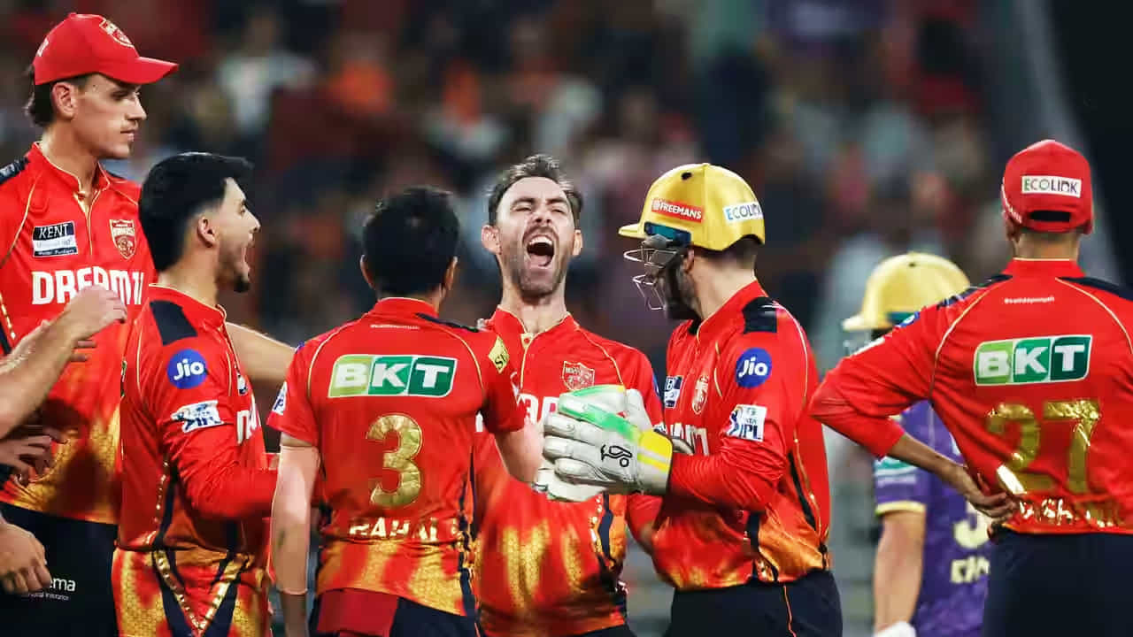 IPL 2025: ಇಂಡಿಯನ್ ಪ್ರೀಮಿಯರ್ ಲೀಗ್ನ 31ನೇ ಪಂದ್ಯದಲ್ಲಿ ಪಂಜಾಬ್ ಕಿಂಗ್ಸ್ (PBKS) ತಂಡವು ರೋಚಕ ಜಯ ಸಾಧಿಸಿದೆ. ಅದು ಸಹ ಕೇವಲ 16 ರನ್ಗಳಿಂದ ಎಂಬುದು ವಿಶೇಷ. ಮುಲ್ಲನ್ಪುರ್ನ ಎಂವೈಎಸ್ ಕ್ರಿಕೆಟ್ ಸ್ಟೇಡಿಯಂನಲ್ಲಿ ನಡೆದ ಈ ಪಂದ್ಯದಲ್ಲಿ ಹಾಲಿ ಚಾಂಪಿಯನ್ ಕೊಲ್ಕತ್ತಾ ನೈಟ್ ರೈಡರ್ಸ್ (KKR) ಹಾಗೂ ಪಂಜಾಬ್ ಕಿಂಗ್ಸ್ ತಂಡಗಳು ಮುಖಾಮುಖಿಯಾಗಿದ್ದವು.