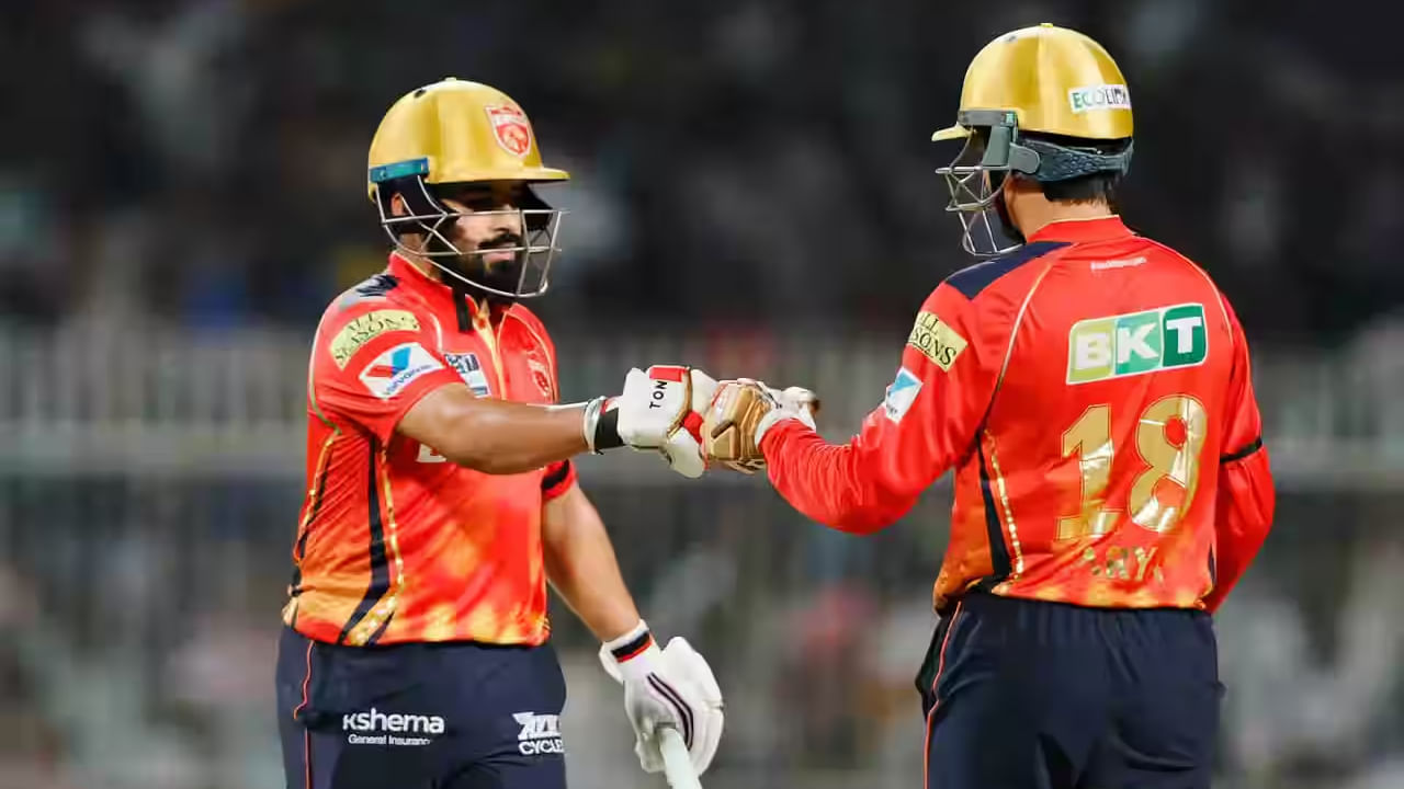 ಇದರೊಂದಿಗೆ ಪಂಜಾಬ್ ಕಿಂಗ್ಸ್ ಪರ ಅತ್ಯಧಿಕ ರನ್ಗಳ ಜೊತೆಯಾಟವಾಡಿದ ಆರಂಭಿಕ ಜೋಡಿ ಎಂಬ ಹೆಗ್ಗಳಿಕೆಯು ಪ್ರಿಯಾಂಶ್ ಆರ್ಯ ಹಾಗೂ ಪ್ರಭ್ಸಿಮ್ರಾನ್ ಸಿಂಗ್ ಪಾಲಾಯಿತು. ಇದಕ್ಕೂ ಮುನ್ನ ಈ ದಾಖಲೆ ಕೆಎಲ್ ರಾಹುಲ್ ಹಾಗೂ ಕ್ರಿಸ್ ಗೇಲ್ ಹೆಸರಿನಲ್ಲಿತ್ತು.