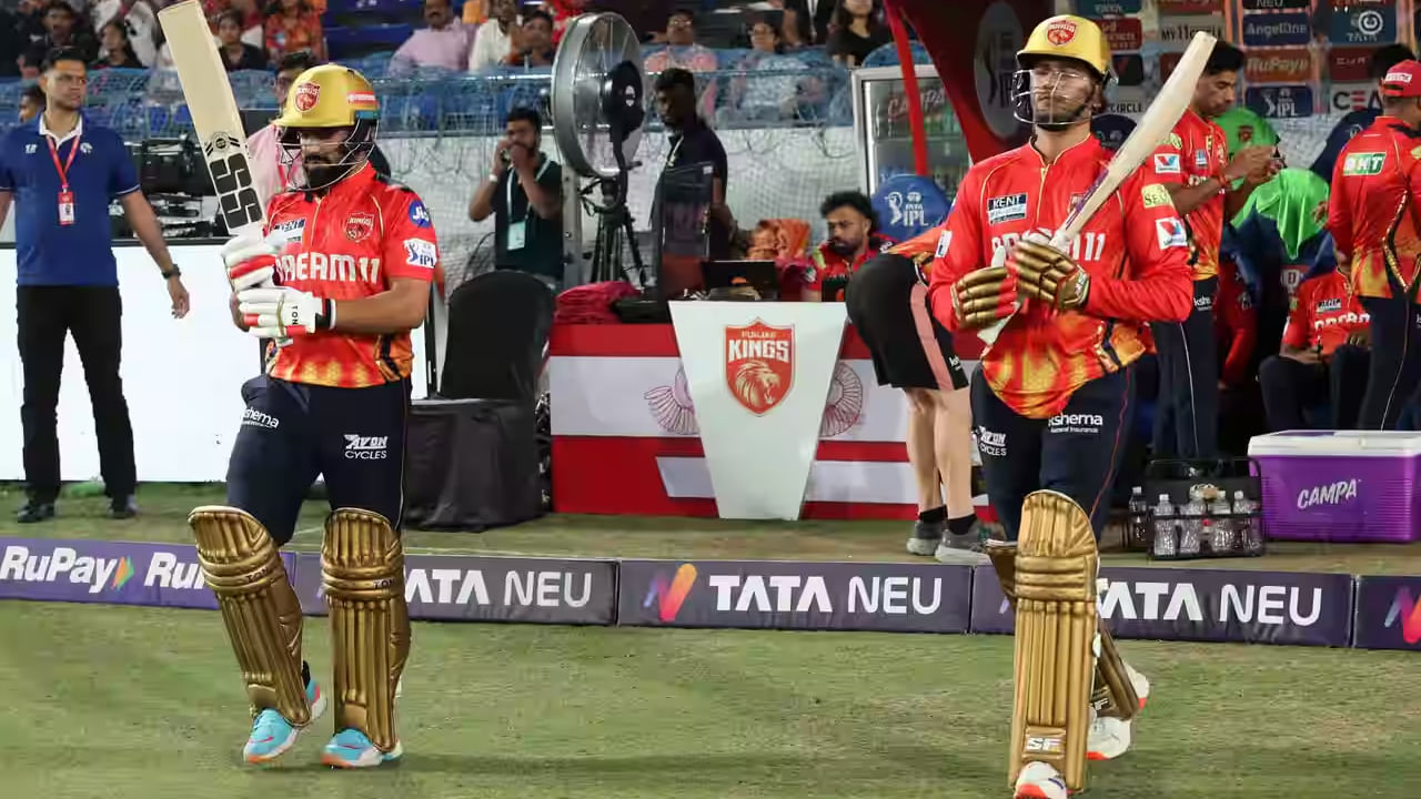 ಇನ್ನು ಐಪಿಎಲ್ ಇತಿಹಾಸದಲ್ಲಿ ಅತ್ಯಧಿಕ ರನ್ಗಳ ಜೊತೆಯಾಟವಾಡಿದ ಅನ್ಕ್ಯಾಪ್ಡ್ ಆರಂಭಿಕ ಜೋಡಿ ಎಂಬ ಹೆಗ್ಗಳಿಕೆಯನ್ನು ಪ್ರಿಯಾಂಶ್ ಆರ್ಯ ಹಾಗೂ ಪ್ರಭ್ಸಿಮ್ರಾನ್ ಸಿಂಗ್ ತಮ್ಮದಾಗಿಸಿಕೊಂಡಿದ್ದಾರೆ. ಇದಕ್ಕೂ ಮುನ್ನ ಈ ದಾಖಲೆ ನಮನ್ ಓಜಾ ಮತ್ತು ಮೈಕೆಲ್ ಲಂಬ್ ಹೆಸರಿನಲ್ಲಿತ್ತು.