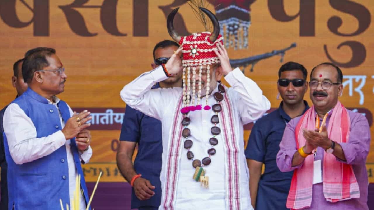 ಛತ್ತೀಸ್ಗಢಕ್ಕೆ ಅಮಿತ್ ಶಾ ಭೇಟಿ ವೇಳೆ ತೆಲಂಗಾಣದಲ್ಲಿ 86 ನಕ್ಸಲರ ಶರಣಾಗತಿ ಛತ್ತೀಸ್ಗಢಕ್ಕೆ ಅಮಿತ್ ಶಾ ಭೇಟಿ ವೇಳೆ ತೆಲಂಗಾಣದಲ್ಲಿ 86 ನಕ್ಸಲರ ಶರಣಾಗತಿ
