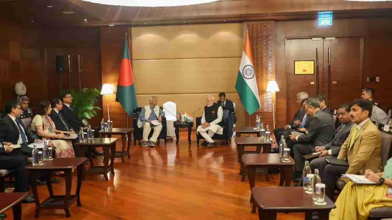 ಯೂನಸ್ ಜೊತೆ ಮೋದಿ ಭೇಟಿ; ಬಾಂಗ್ಲಾದ ಹಿಂದೂಗಳು ಸೇರಿದಂತೆ ಅಲ್ಪಸಂಖ್ಯಾತರ ಸುರಕ್ಷತೆ ಬಗ್ಗೆ ಪ್ರಧಾನಿ ಕಳವಳ