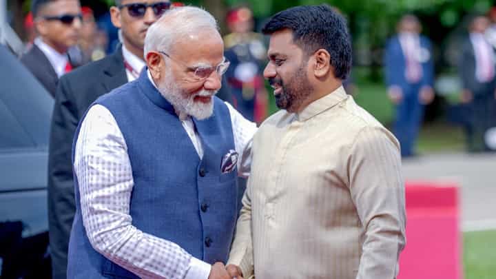 ಶ್ರೀಲಂಕಾದಲ್ಲಿರುವ ತಮಿಳು ಮೀನುಗಾರರು, ಅವರ ದೋಣಿಗಳ ತಕ್ಷಣ ಬಿಡುಗಡೆಗೆ ಪ್ರಧಾನಿ ಮೋದಿ ಒತ್ತಾಯ ಶ್ರೀಲಂಕಾದಲ್ಲಿರುವ ತಮಿಳು ಮೀನುಗಾರರು, ಅವರ ದೋಣಿಗಳ ತಕ್ಷಣ ಬಿಡುಗಡೆಗೆ ಪ್ರಧಾನಿ ಮೋದಿ ಒತ್ತಾಯ