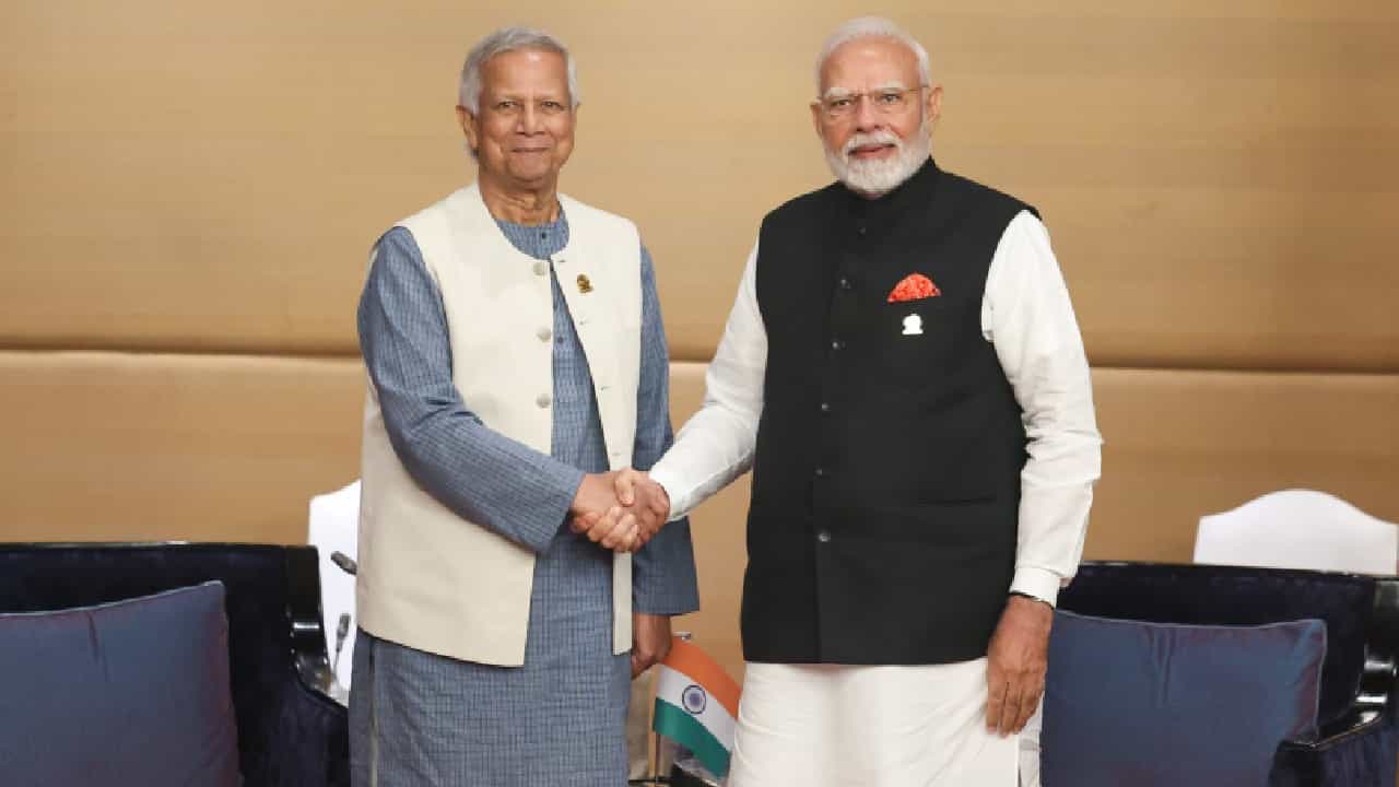 ಯೂನಸ್ ಸರ್ಕಾರಕ್ಕೆ ಮೋದಿ ಶಾಕ್; ಬಾಂಗ್ಲಾದೇಶದ ಟ್ರಾನ್ಸ್‌ಶಿಪ್‌ಮೆಂಟ್ ಸೌಲಭ್ಯ ರದ್ದುಗೊಳಿಸಿದ ಭಾರತ